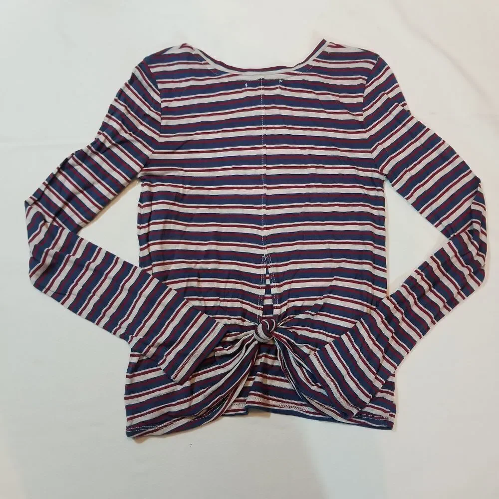 Tucker + Tate Twist Back Long Sleeve Top‎ Size Large